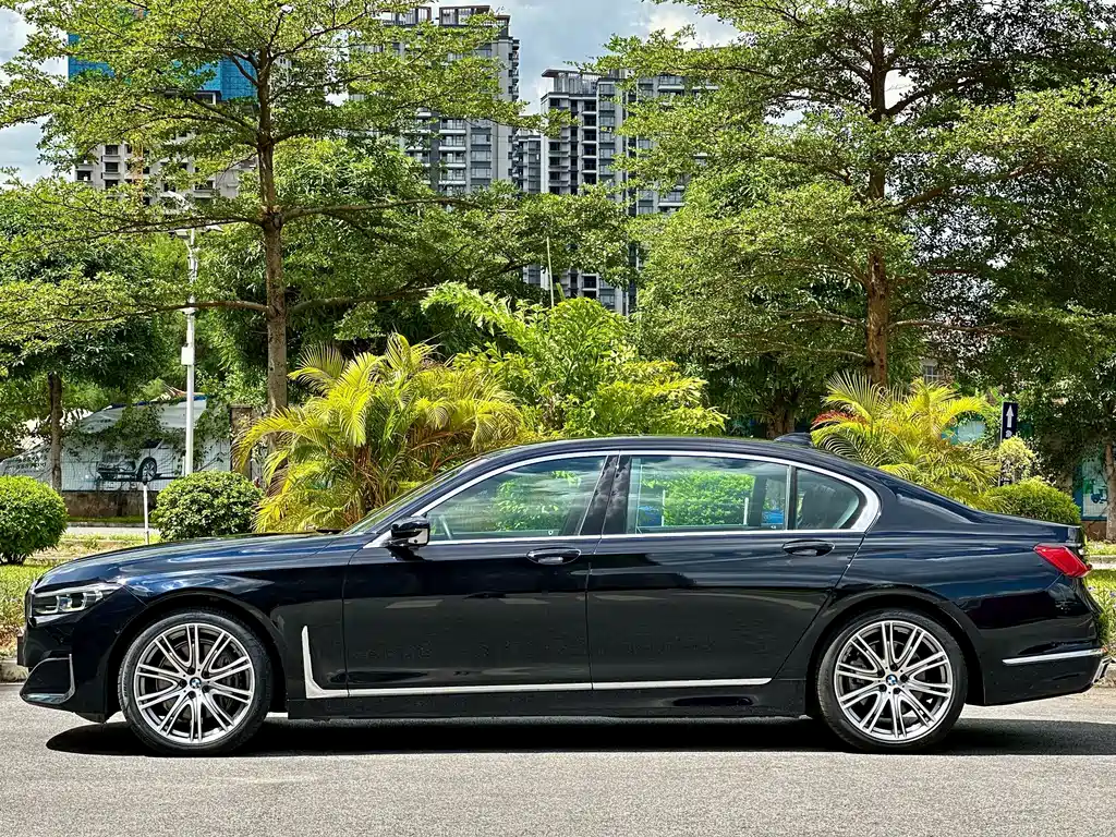 BMW  7 SERIES