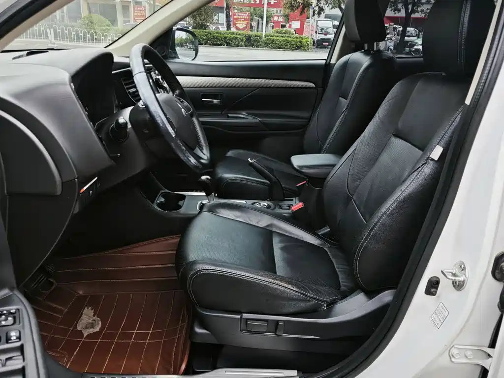 Mitsubishi Outlander (Import) — миниатюра 6