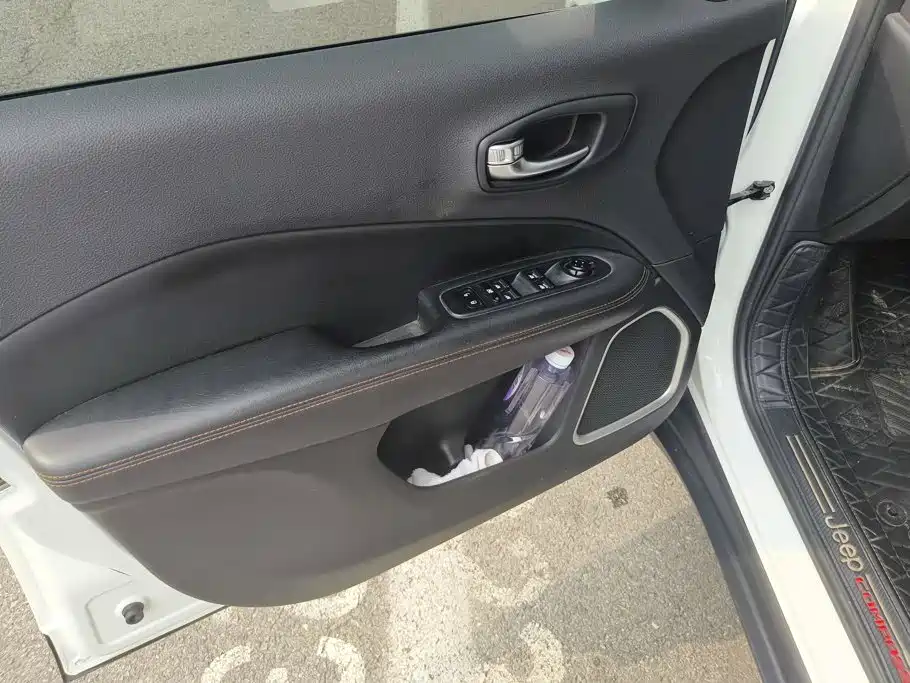 Jeep Compass — миниатюра 6