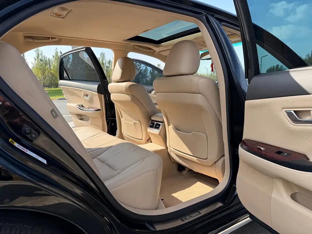 Toyota Crown — миниатюра 15