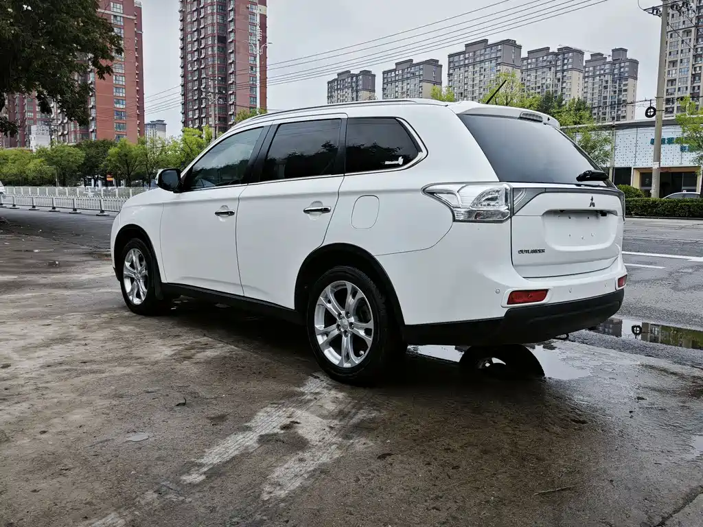 Mitsubishi Outlander (Import) — миниатюра 9