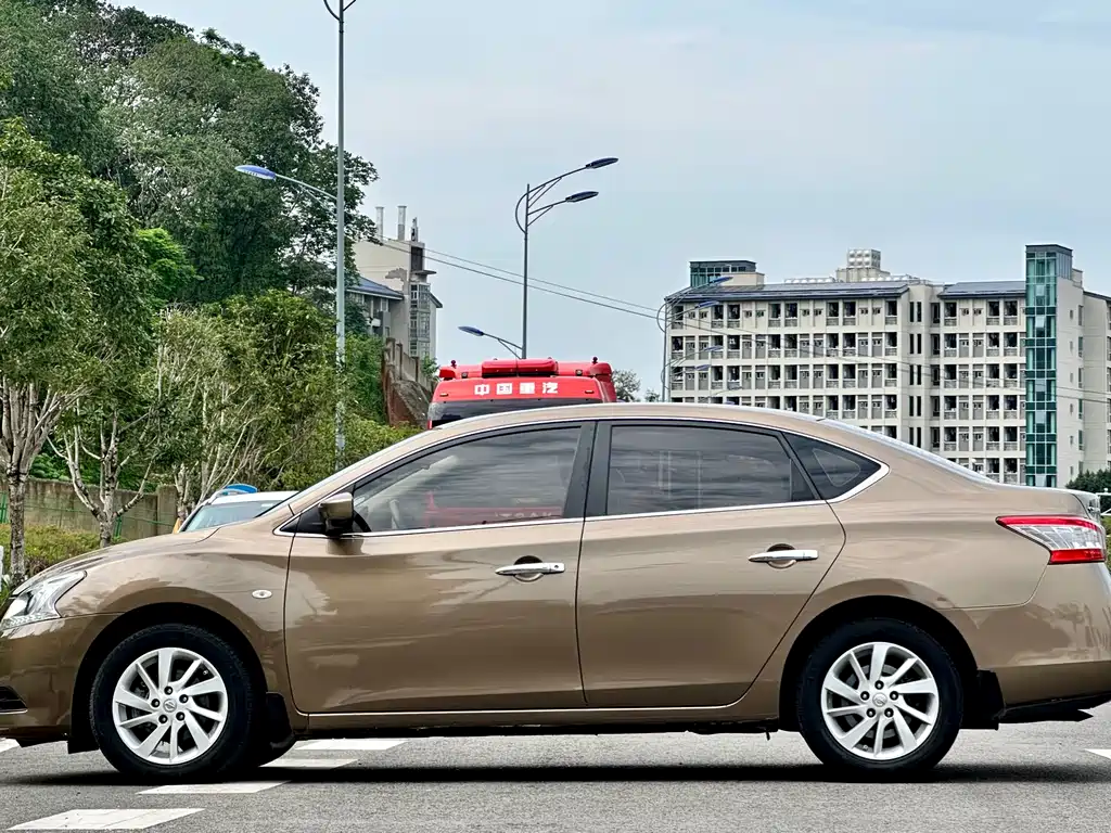 Nissan Sylphy 2014 1.6XV CVT Premium