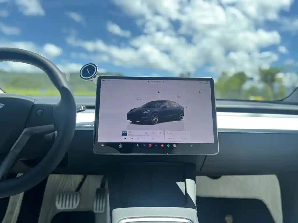 Tesla Model 3 — миниатюра 19