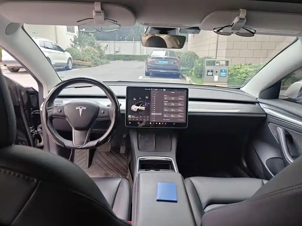 Tesla Model 3 — миниатюра 4