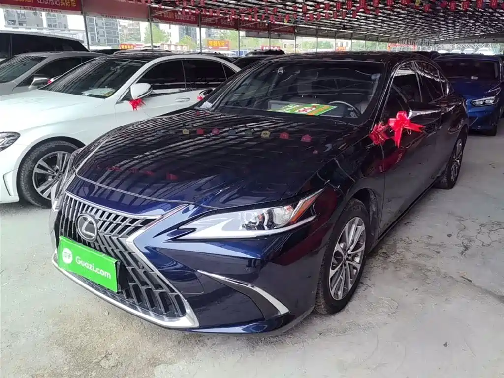 Lexus ES 2023
