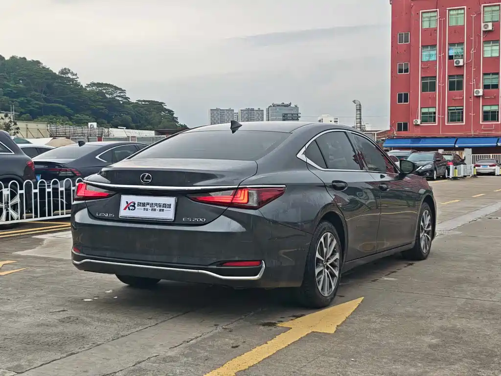 Lexus ES 2021 200