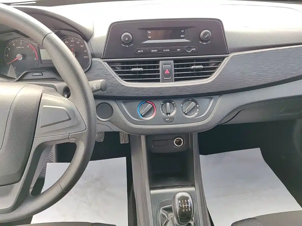 Baojun 310W — миниатюра 13