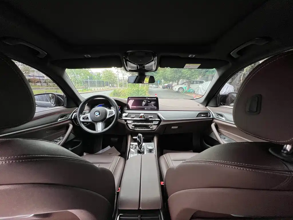 BMW 5 Series — миниатюра 15