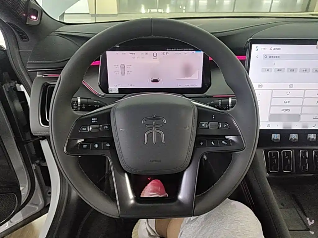BYD L EV — миниатюра 11