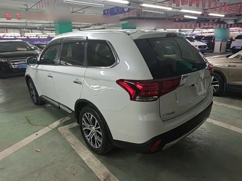 Mitsubishi Outlander — миниатюра 5