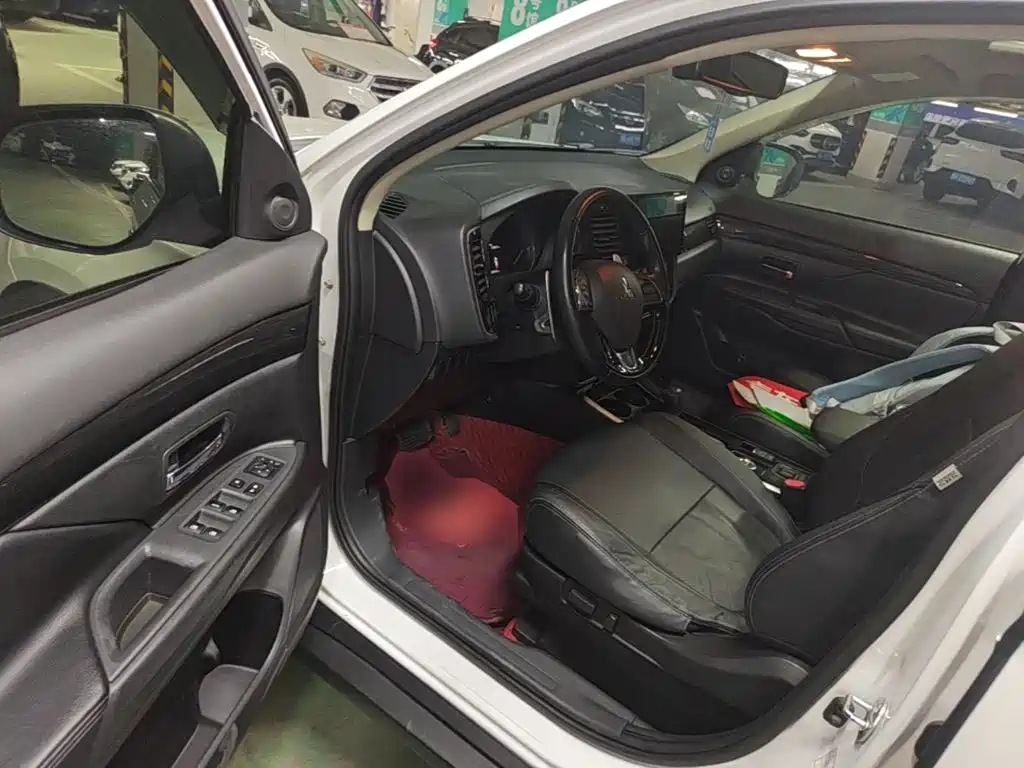 Mitsubishi Outlander — миниатюра 16