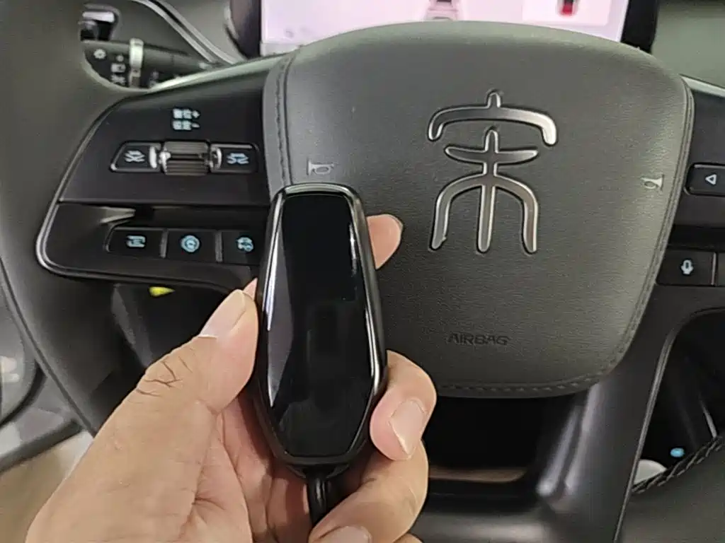 BYD L EV — миниатюра 9
