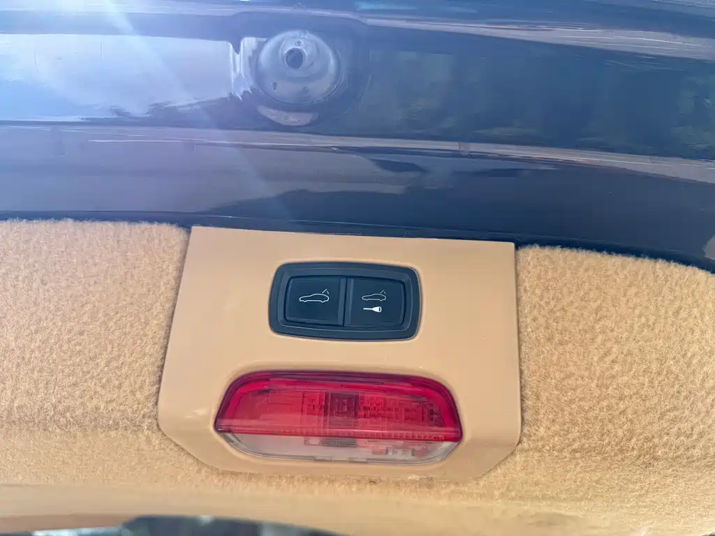 Porsche Cayenne — миниатюра 15