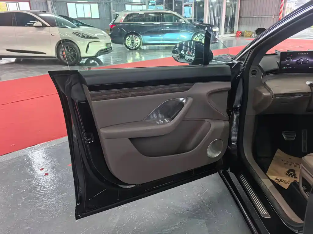 AITO WISDOM WORLD R7