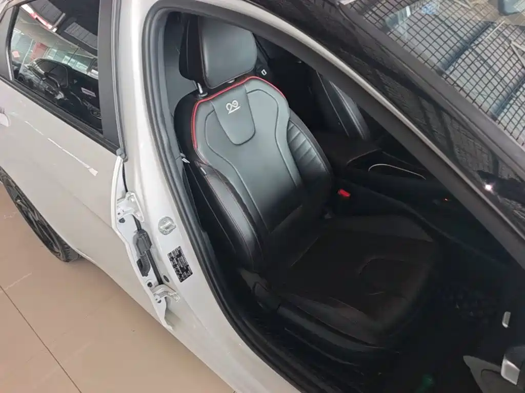 Hyundai Elantra — миниатюра 25