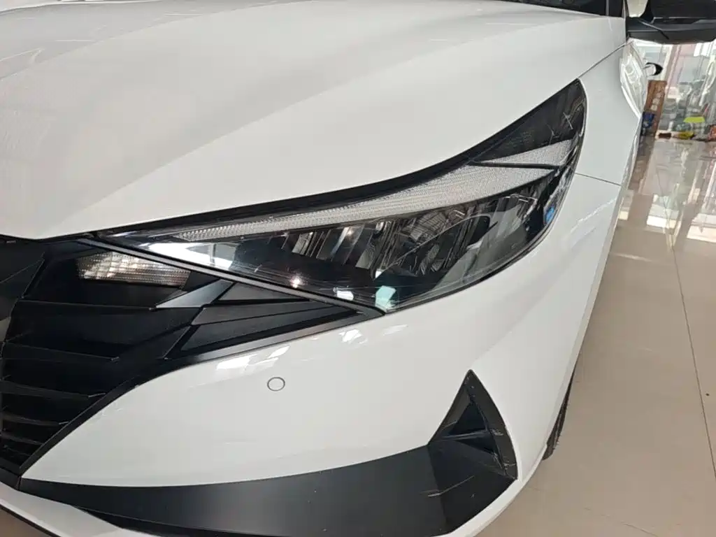 Hyundai Elantra — миниатюра 24