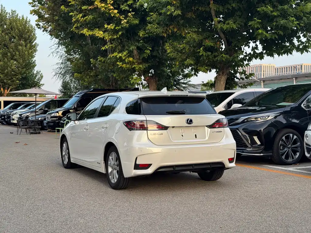Lexus CT — миниатюра 3
