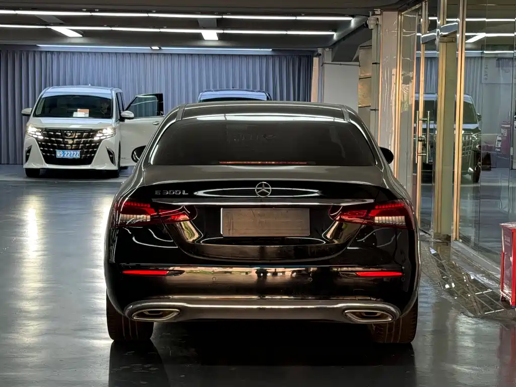 Mercedes-Benz E-Class — миниатюра 5
