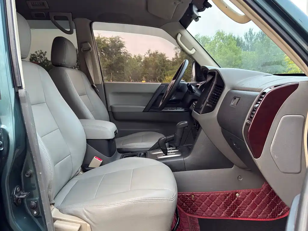 Mitsubishi Pajero — миниатюра 13