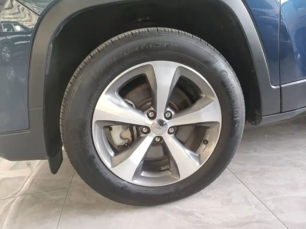 Jeep Cherokee — миниатюра 23