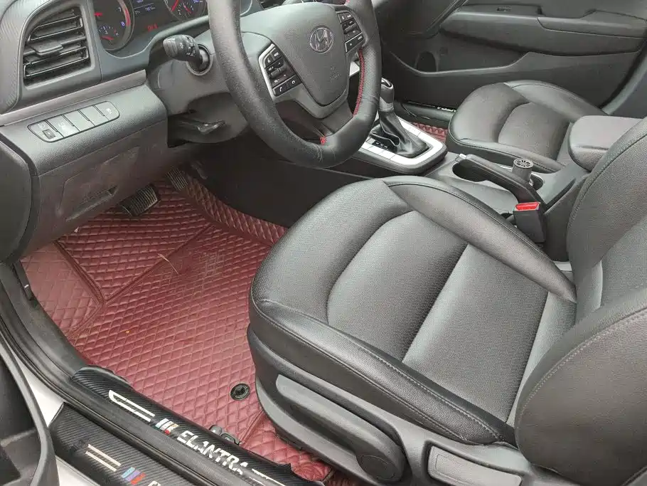 Hyundai Elantra — миниатюра 8