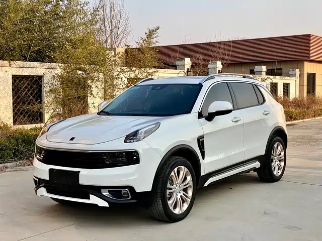 2018 Lynk & Co 01