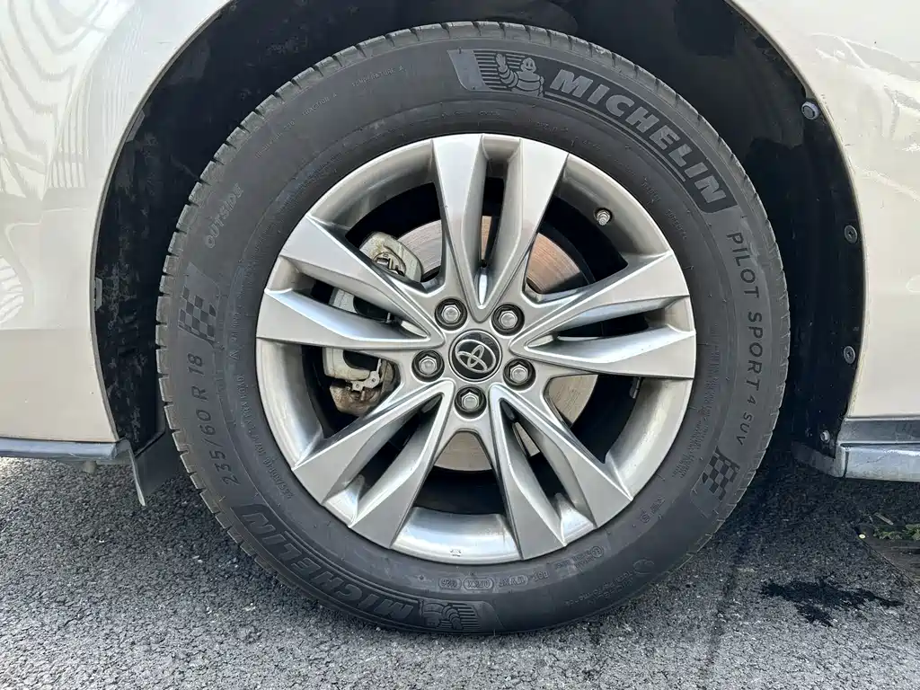 Toyota Sienna — миниатюра 9