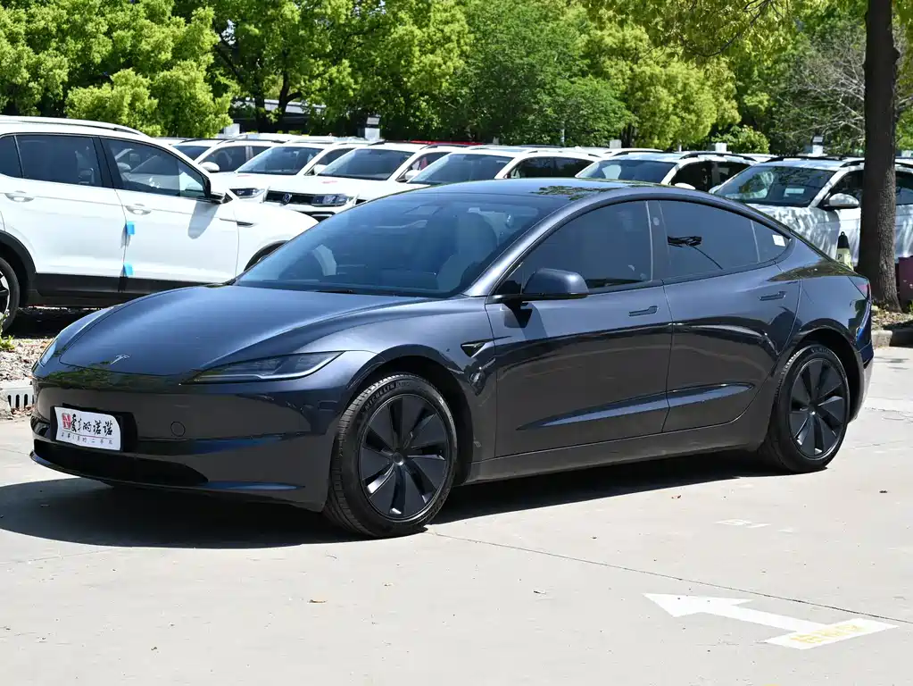 Tesla Model 3 2024