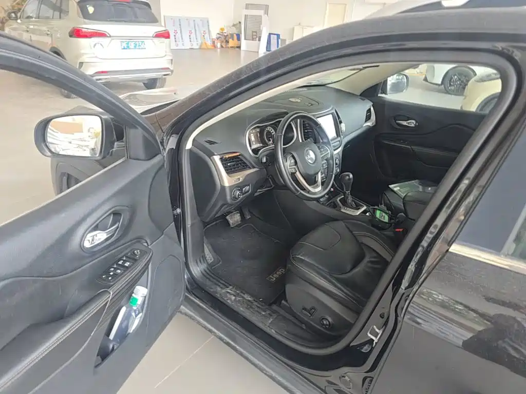 Jeep Cherokee — миниатюра 14