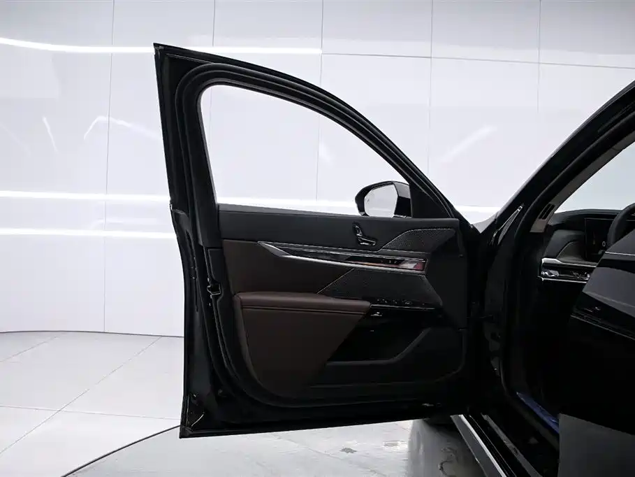 BMW 7 series 2026 Черный из Китая, фото 2