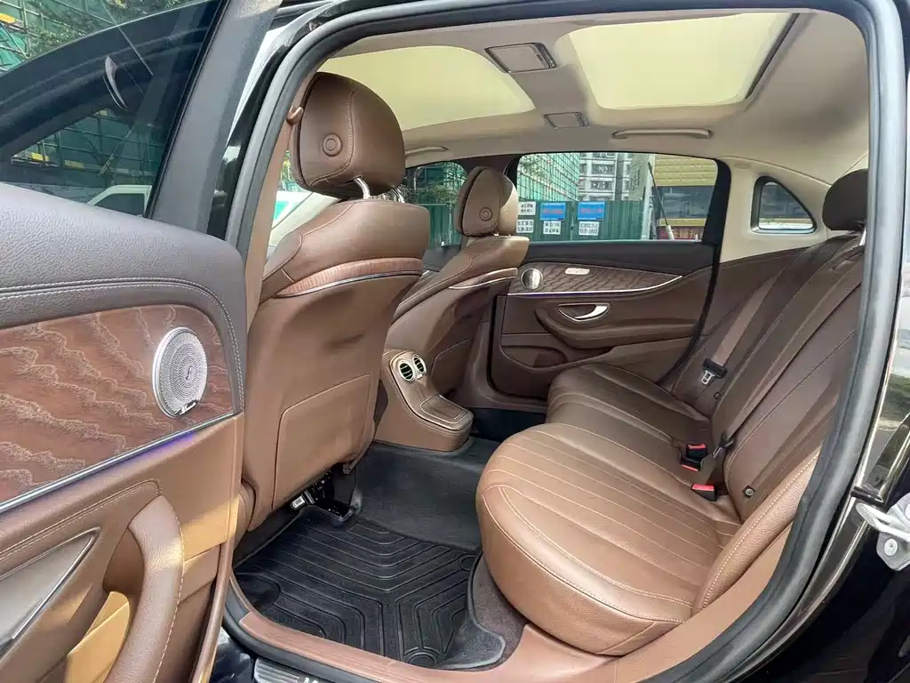 Mercedes-Benz E-Class — миниатюра 7