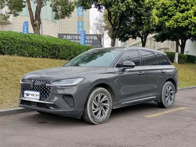 LINCOLN ADVENTURER 2024