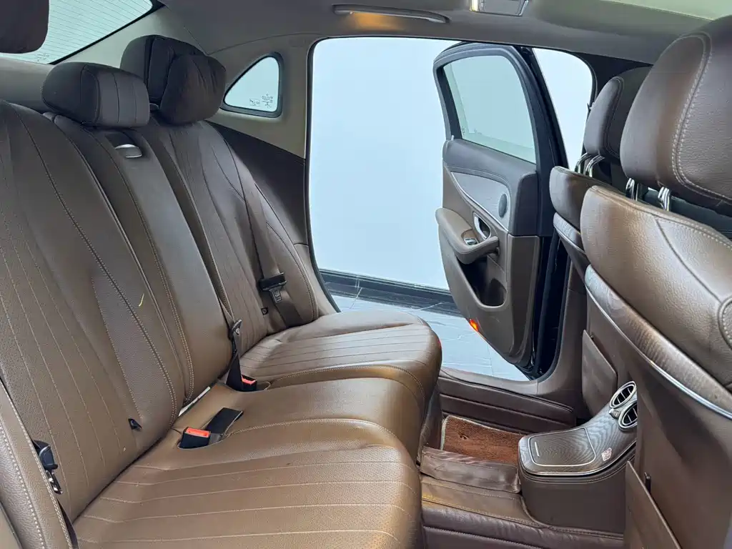 Mercedes-Benz E-Class — миниатюра 11