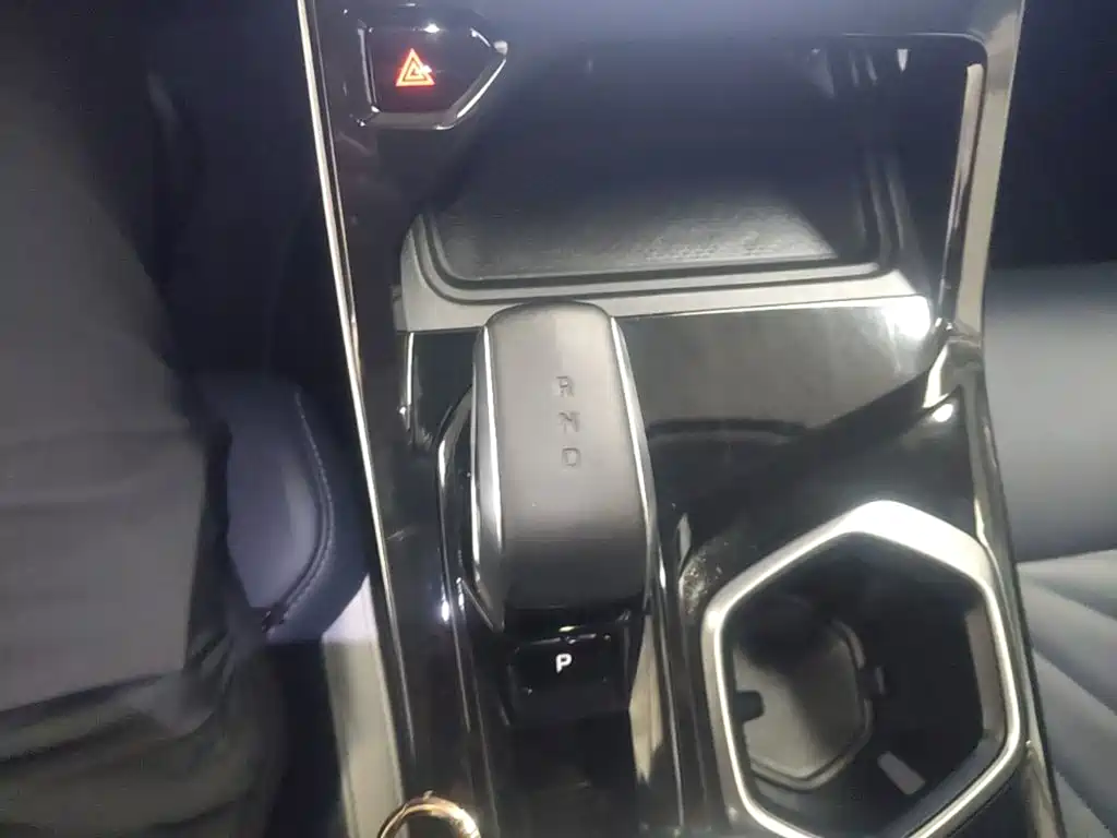 Geely Boyue L — миниатюра 14