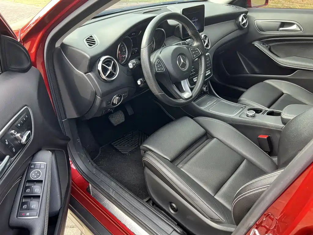 Mercedes-Benz GLA — миниатюра 8