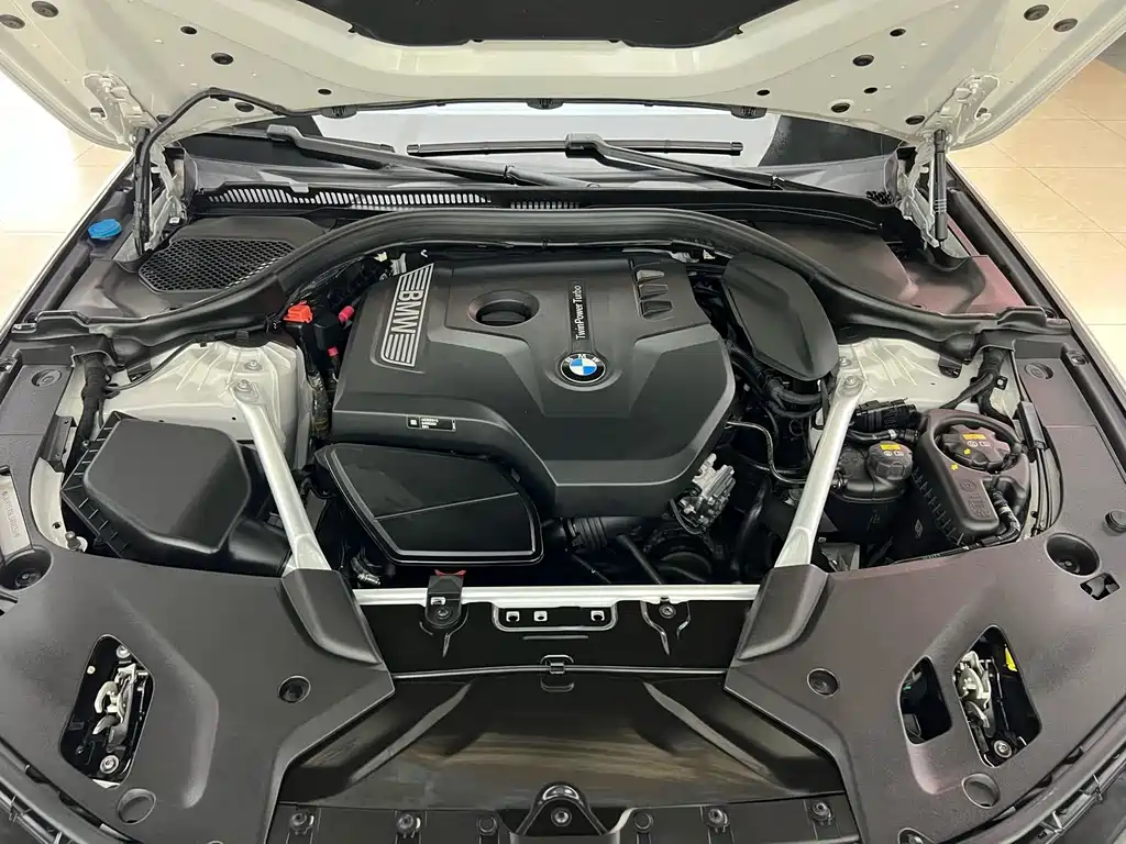 BMW 5 Series — миниатюра 27