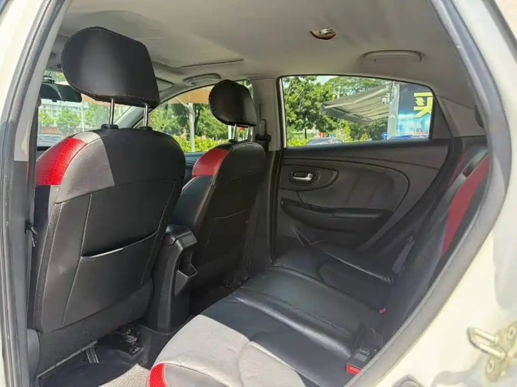 Luxgen U5 SUV — миниатюра 8