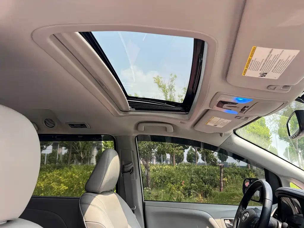 Toyota Sienna — миниатюра 18