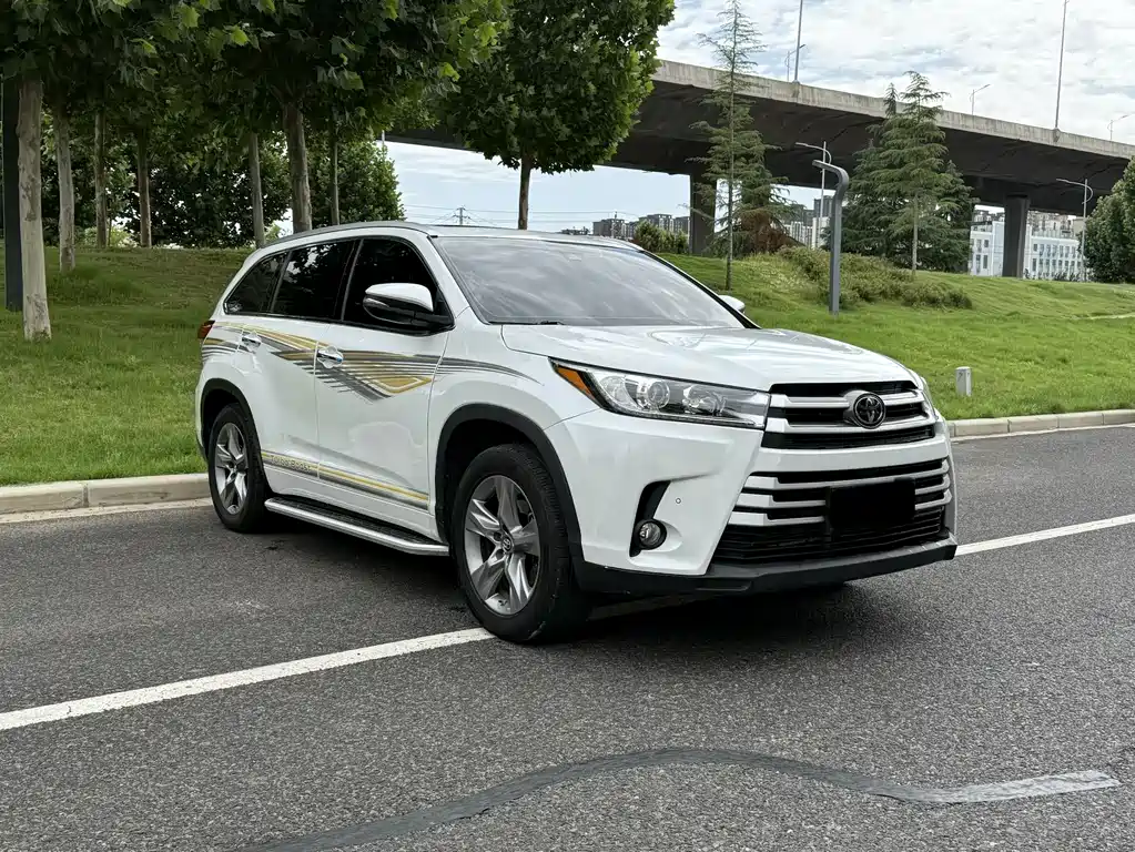 Toyota Highlander 2021 2.0T Luxury 7 мест