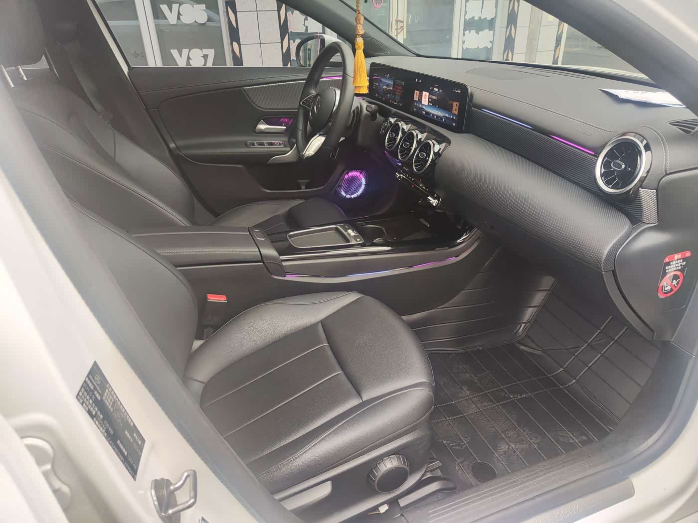 Mercedes-Benz A-Class 1.3 л 2024 г. Белый, пробег 40000 км