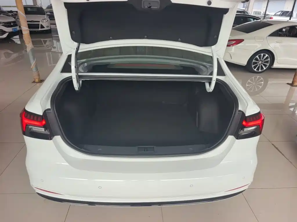 Roewe i6 MAX New Energy — миниатюра 19