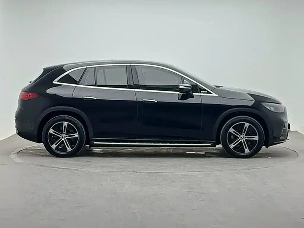 Mercedes-Benz EQE SUV — миниатюра 4