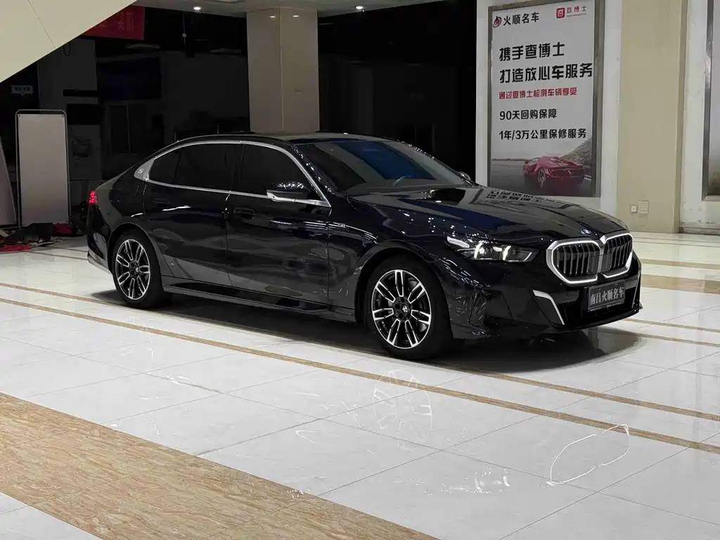 BMW 5 Series — миниатюра 4