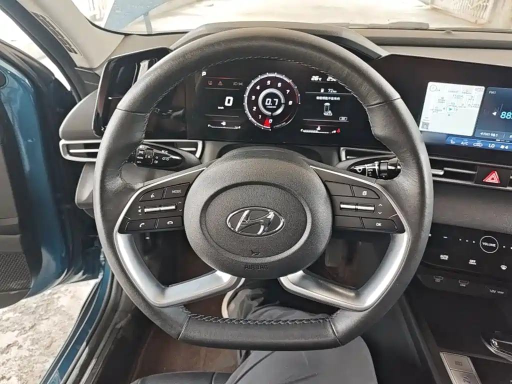 Hyundai Elantra — миниатюра 11