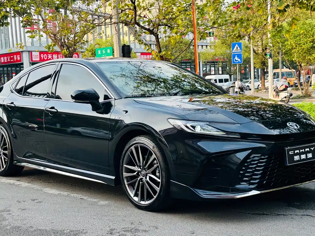 TOYOTA CAMRY