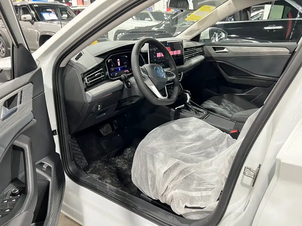 Volkswagen Sagitar 2025 300TSI DSG