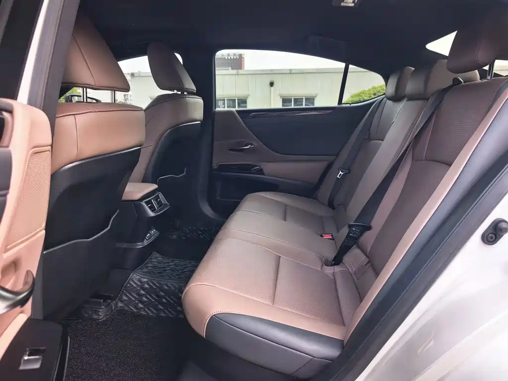 Lexus ES — миниатюра 9