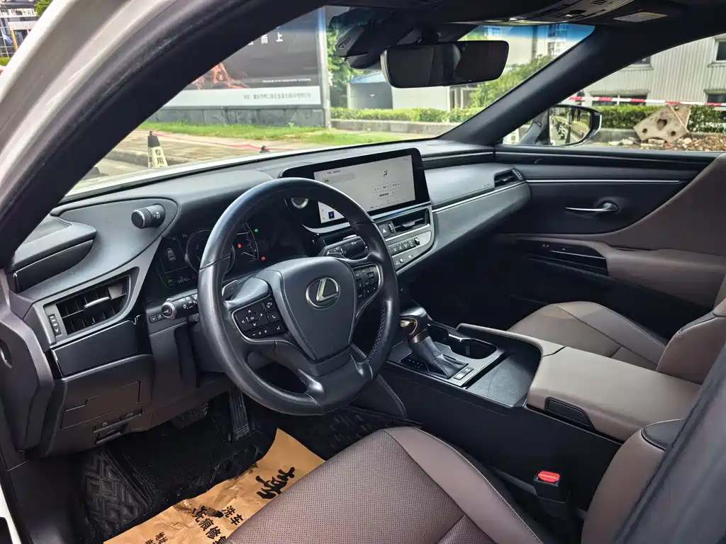 Lexus ES — миниатюра 10