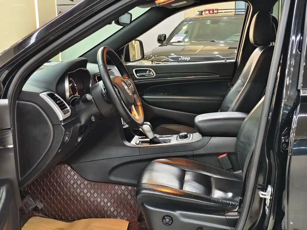 Jeep Grand Cherokee (Import) — миниатюра 12