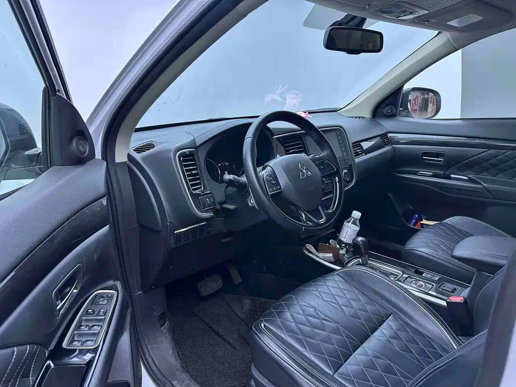 Mitsubishi Outlander — миниатюра 6